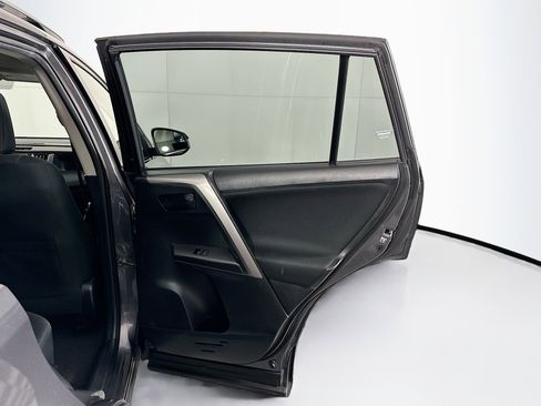 Used 2017 Toyota RAV4 LE image 27