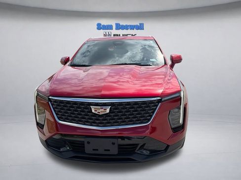 Used 2024 Cadillac XT4 Premium Luxury image 2