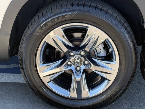 Used 2017 Toyota Highlander Limited Platinum AWD/4WD image 20