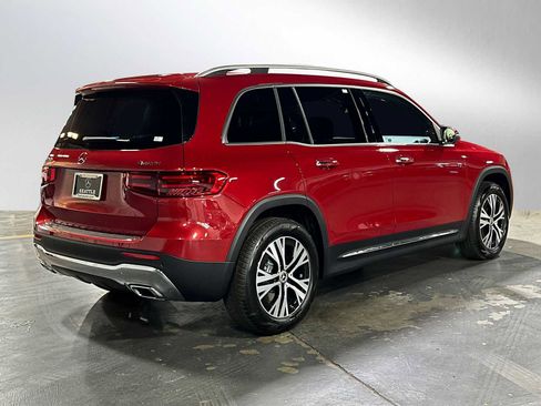 New 2025 Mercedes-Benz GLB 250 4MATIC image 4