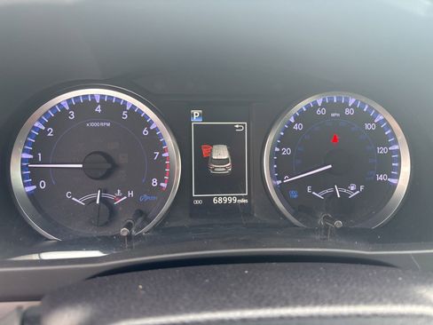 Used 2019 Toyota Highlander Plus FWD image 5