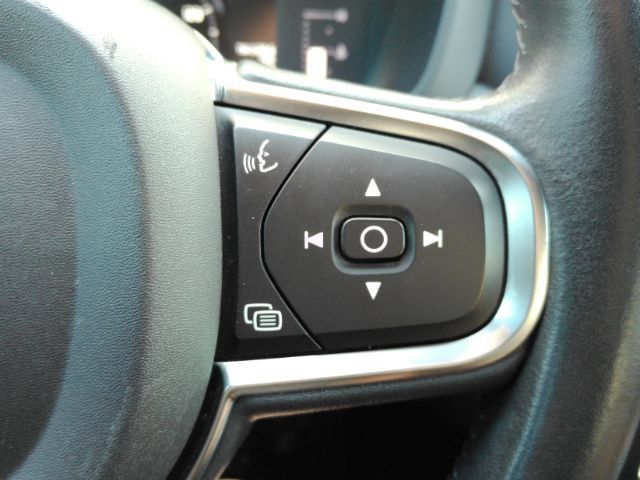 Used 2019 Volvo XC60 T5 Momentum w/ Premium Package FWD image 38