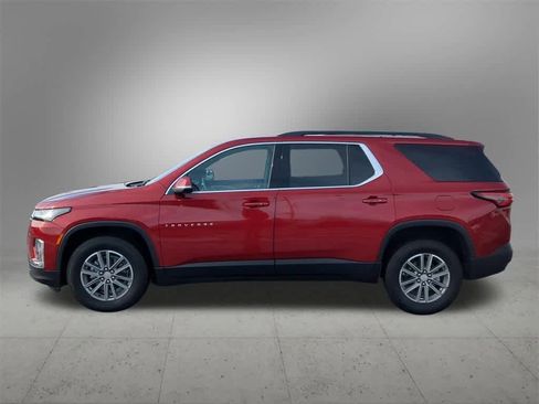 Used 2024 Chevrolet Traverse LT image 3