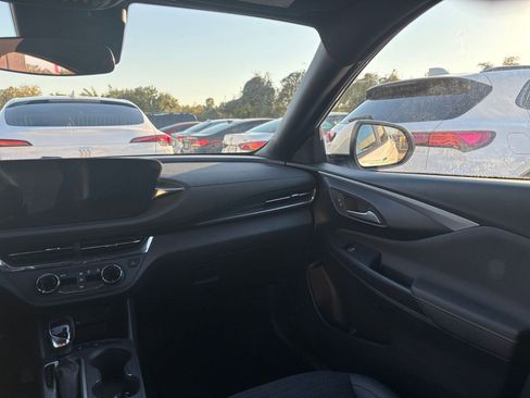 Used 2025 Buick Envista Preferred image 33