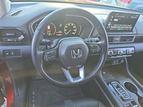 Used 2024 Honda Pilot Touring image 18