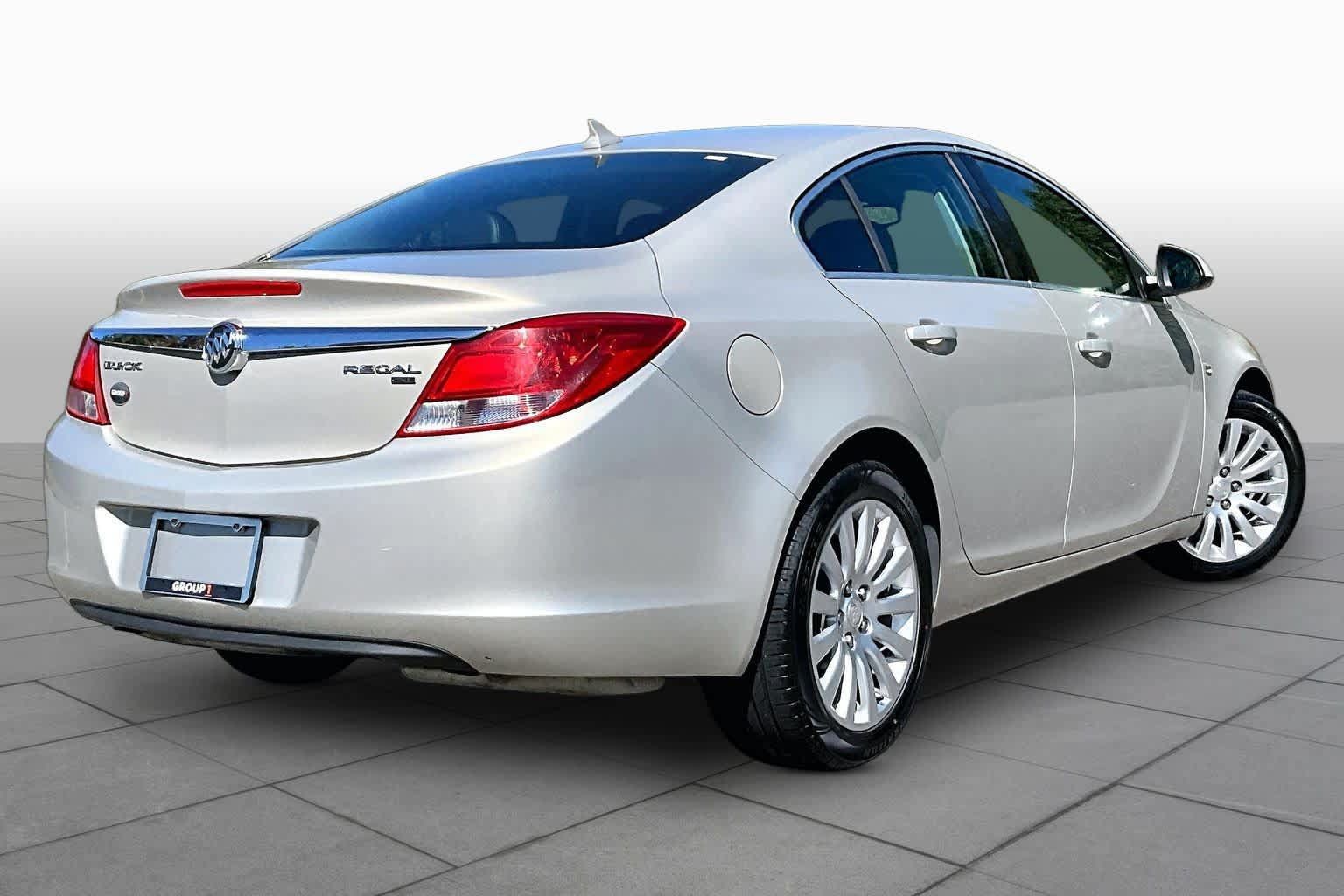 Used 2011 Buick Regal CXL FWD image 12