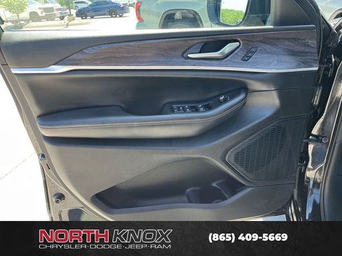 Used 2023 Jeep Grand Cherokee L Limited w/ Luxury Tech Group II AWD/4WD image 5