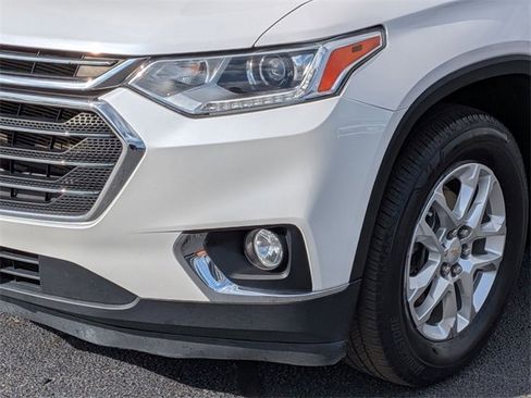 Used 2021 Chevrolet Traverse LT image 9