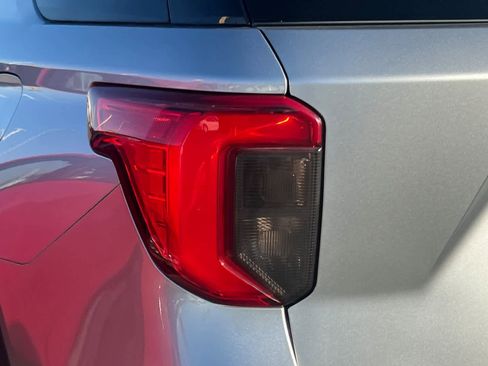 Used 2020 Ford Explorer XLT image 15
