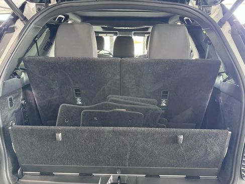 Used 2020 Land Rover Discovery Landmark image 23