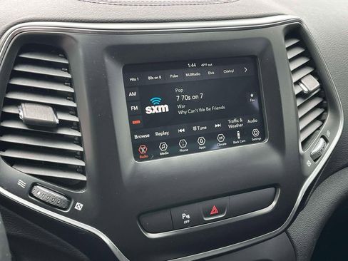 Used 2019 Jeep Cherokee Latitude Plus w/ Cold Weather Group image 31