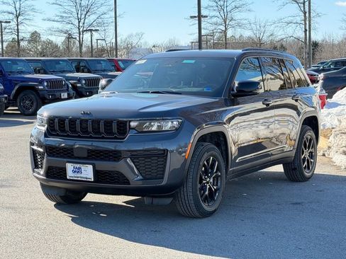 New 2026 Jeep Grand Cherokee Laredo image 3