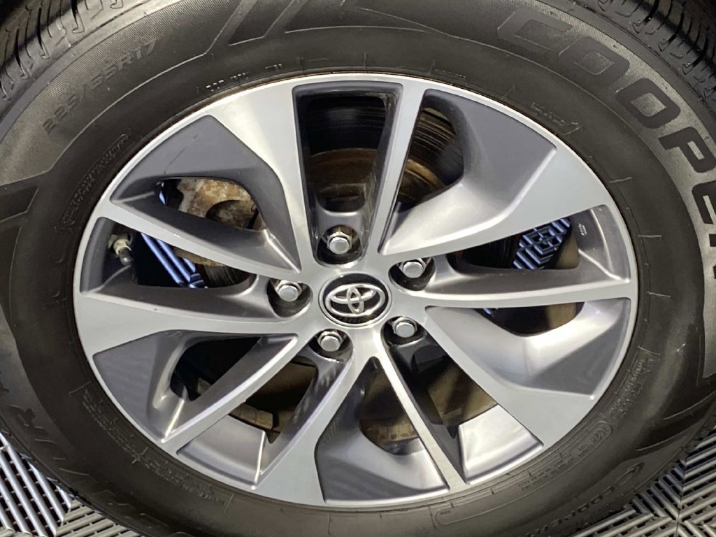 Used 2016 Toyota RAV4 XLE AWD/4WD image 29