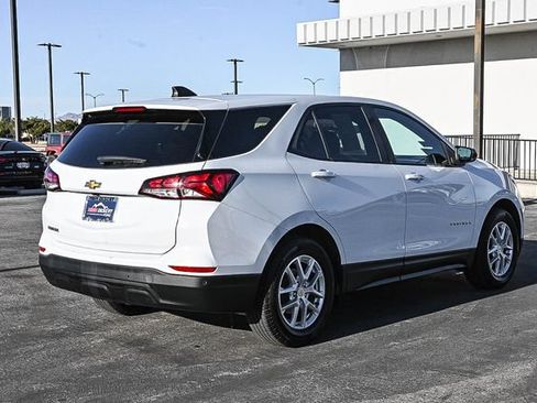 Used 2022 Chevrolet Equinox LS w/ LS Convenience Package FWD image 9