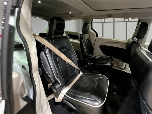 Used 2022 Chrysler Pacifica Limited FWD image 27