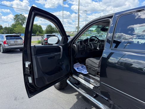 Used 2014 Chevrolet Silverado 2500 LT w/ Z71 Appearance Package AWD/4WD image 9