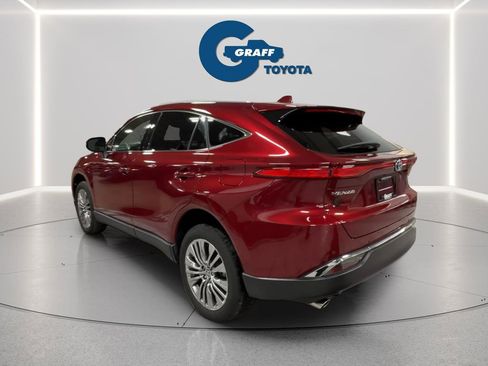 Used 2022 Toyota Venza XLE image 3