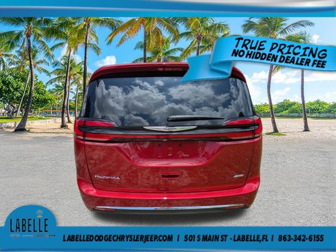 Used 2025 Chrysler Pacifica Select AWD/4WD image 5