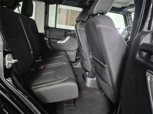 Used 2015 Jeep Wrangler Unlimited Sahara w/ Connectivity Group image 35