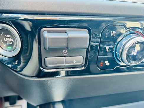 Used 2024 GMC Sierra 1500 SLT w/ SLT Premium Plus Package image 32