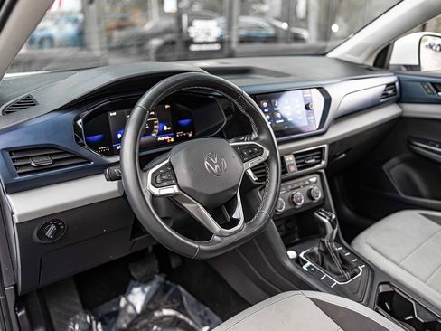 Used 2022 Volkswagen Taos SE w/ Panoramic Sunroof Package FWD image 19