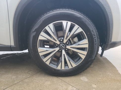 Used 2023 Nissan Rogue SV image 9