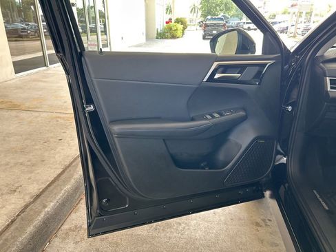 New 2025 Mitsubishi Outlander SE image 35