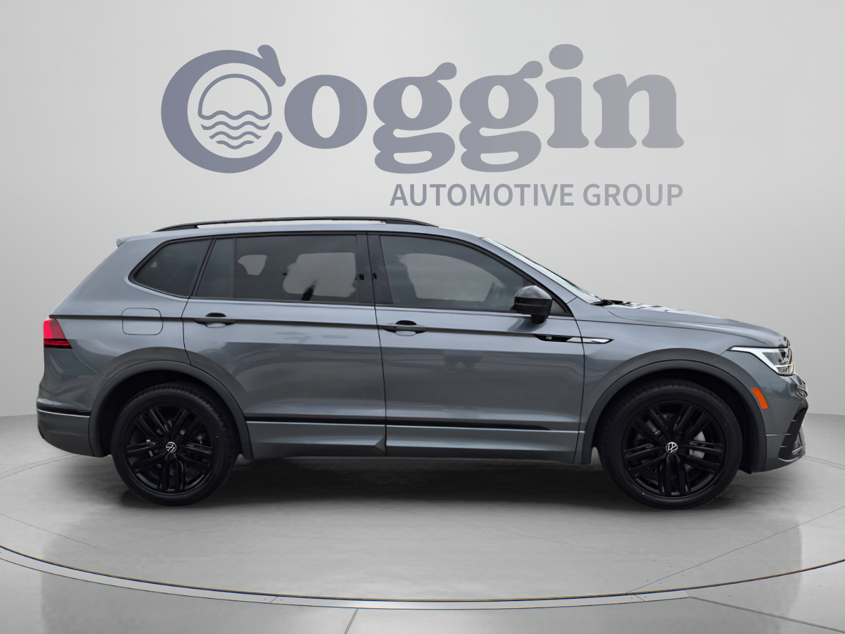 Used 2022 Volkswagen Tiguan SE R-Line FWD image 7