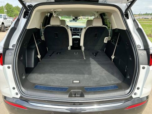 Used 2023 Buick Enclave Essence w/ Sport Touring Edition FWD image 23