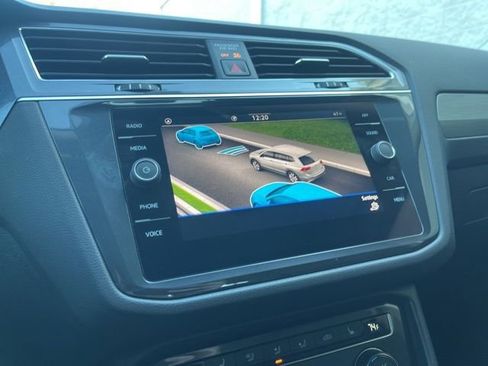 Used 2021 Volkswagen Tiguan SE image 22