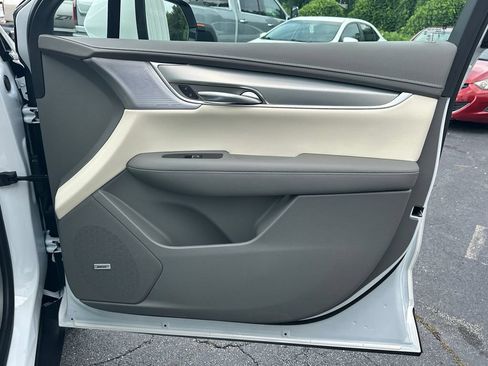 Certified 2025 Cadillac XT5 Premium Luxury w/ Technology Package FWD image 14