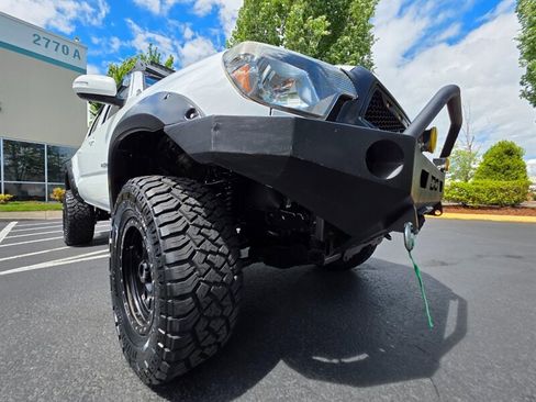 Used 2015 Toyota Tacoma 4x4 Double Cab w/ TRD Sport Package image 9