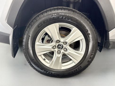 Used 2021 Toyota RAV4 XLE FWD image 33