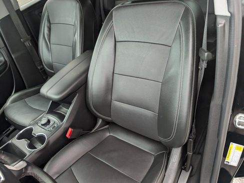 Certified 2024 GMC Terrain SLT image 9