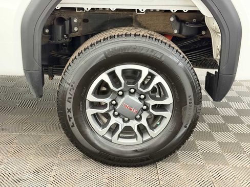 Used 2025 GMC Sierra 3500 SLE w/ SLE Value Package image 15