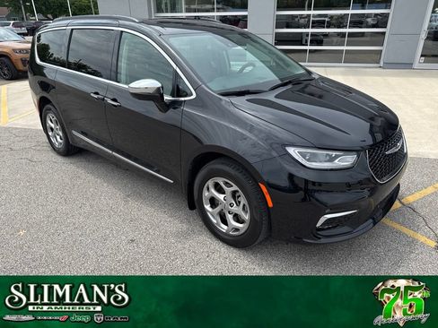 Used 2023 Chrysler Pacifica Limited AWD/4WD image 1