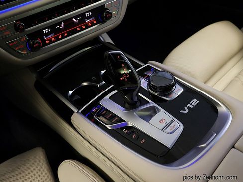 Certified 2022 BMW M760i xDrive w/ Luxury Rear Seating Package image 28