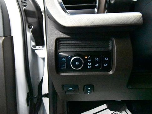 Used 2025 Ford F250 King Ranch w/ Chrome Package image 9