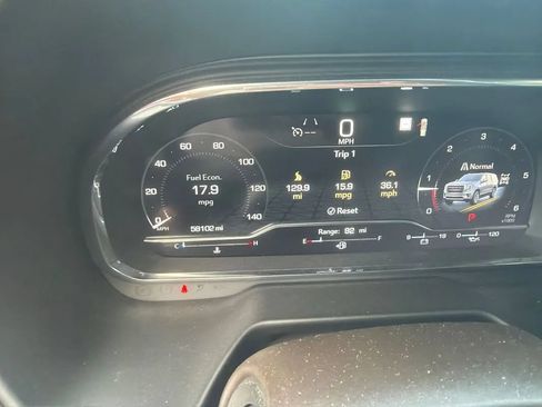 Used 2022 GMC Yukon SLE AWD/4WD image 2