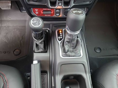 New 2026 Jeep Wrangler Unlimited Rubicon w/ Technology Group image 25