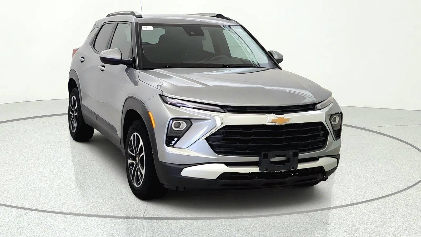 Used 2025 Chevrolet TrailBlazer LT AWD/4WD image 2