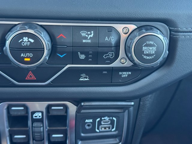 Certified 2025 Jeep Gladiator Mojave AWD/4WD image 35