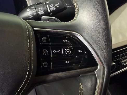 Used 2022 Jeep Grand Cherokee L Overland w/ Luxury Tech Group IV AWD/4WD image 19