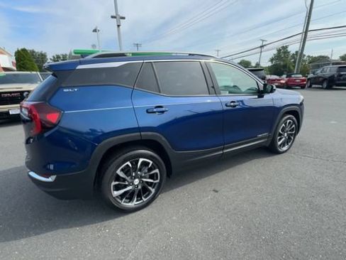 Used 2022 GMC Terrain SLT w/ Infotainment Package II AWD/4WD image 8