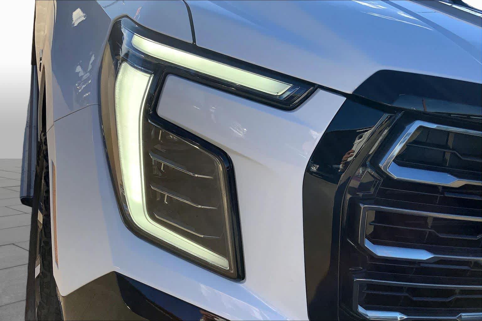 Used 2025 GMC Yukon AT4 w/ AT4 Premium Plus Package AWD/4WD image 27