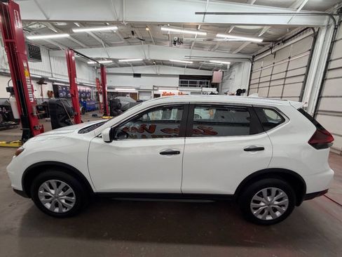 Used 2018 Nissan Rogue S AWD/4WD image 4