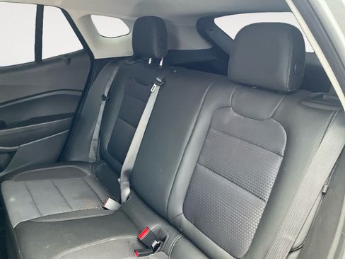 Used 2025 Chevrolet Trax LT w/ LT Convenience Package FWD image 13