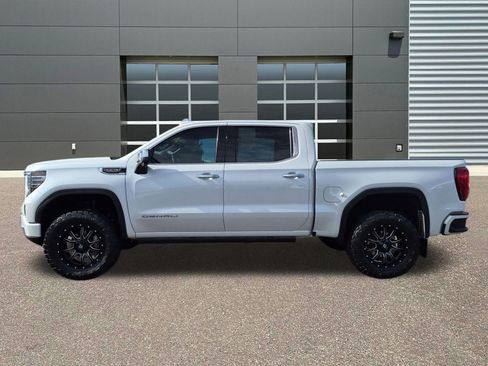 Used 2023 GMC Sierra 1500 Denali w/ Technology Package AWD/4WD image 9