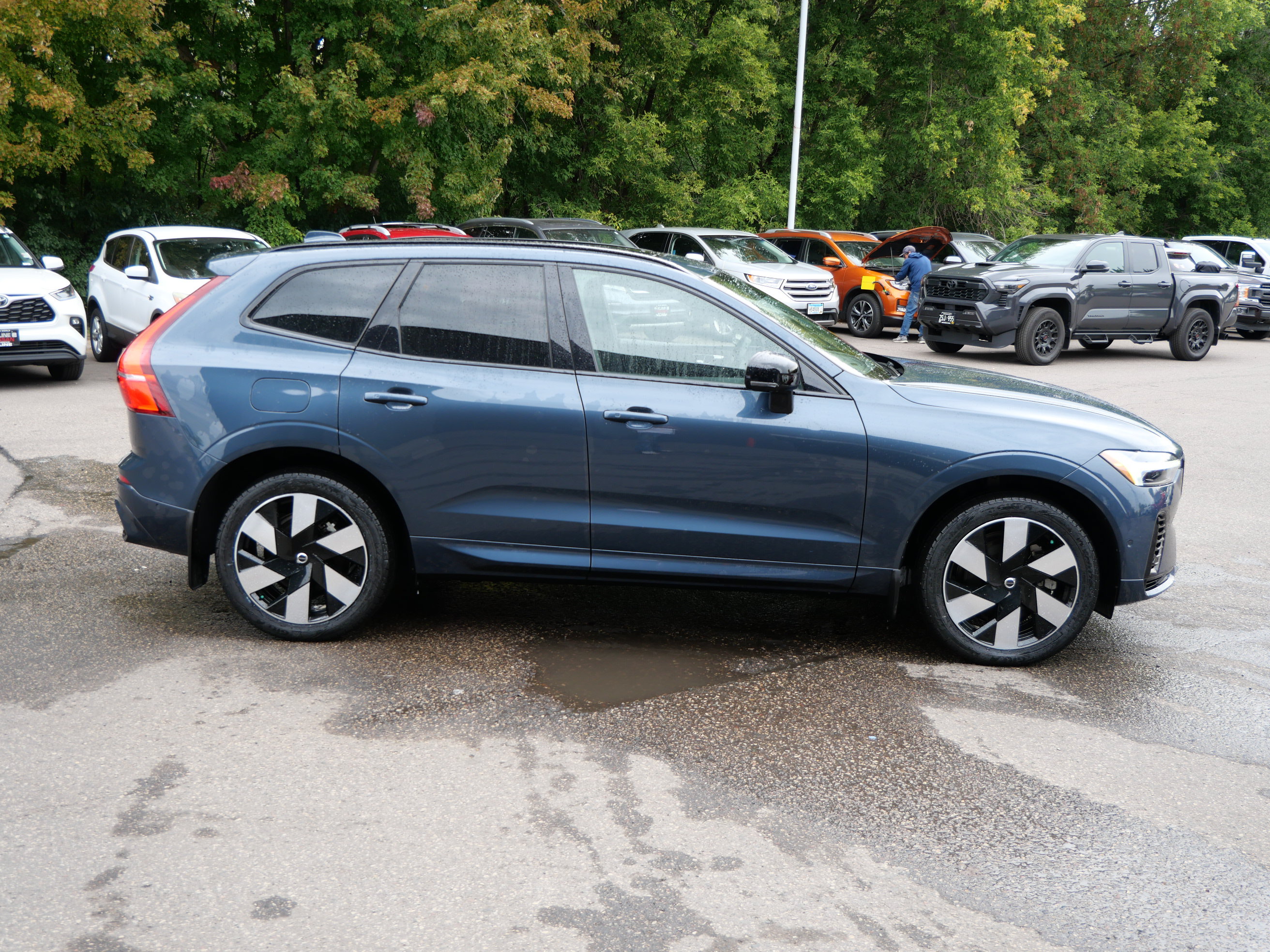 Certified 2024 Volvo XC60 T8 Plus w/ Climate Package AWD/4WD image 11