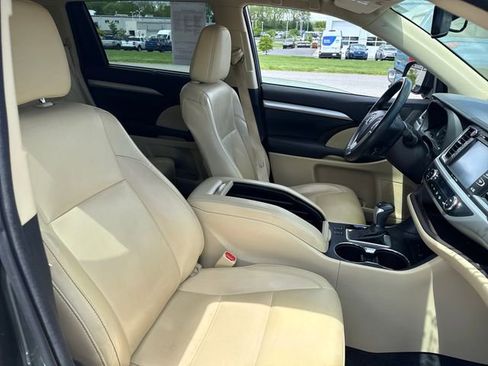 Used 2016 Toyota Highlander XLE AWD/4WD image 13